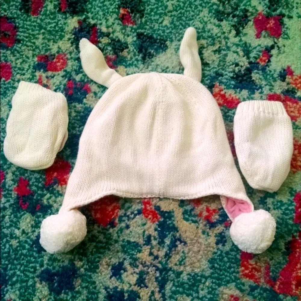 Baby Gap White Bunny Bunny Ear Hat and Mittens Excellent Used Condition